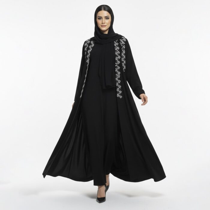 ⁦عباية باللون الأسود موديل كلوش بشك وتطريز راق⁩ - الصورة ⁦3⁩
