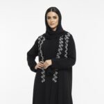 ⁦عباية باللون الأسود موديل كلوش بشك وتطريز راق⁩ - الصورة ⁦4⁩