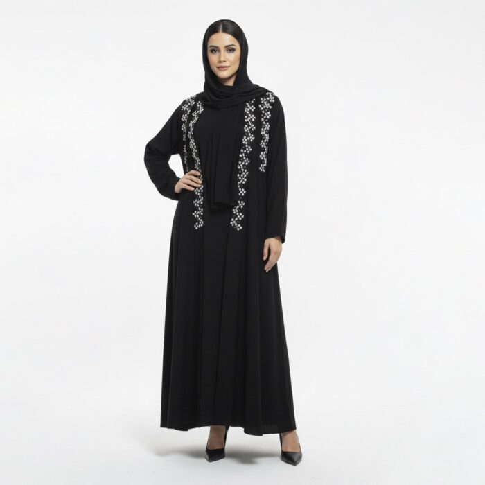 ⁦عباية باللون الأسود موديل كلوش بشك وتطريز راق⁩ - الصورة ⁦2⁩