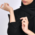⁦عباية بناتيه بقصة ربع كلوش من قماش الكريب⁩ - الصورة ⁦2⁩
